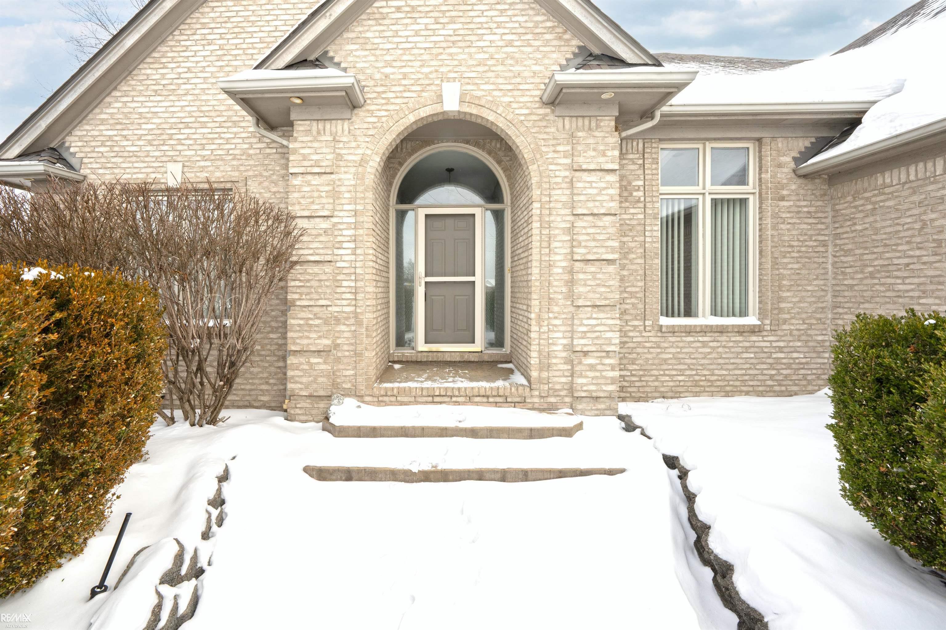 48498 Beacon Square Drive Macomb, MI 48044 - Photo 3 of 68