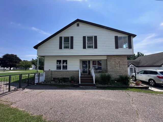$460,000 | 1207 Kussman Road, Marion, WI 54950