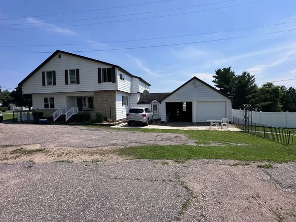 $425,000 | 1207 Kussman Road, Marion, WI 54950