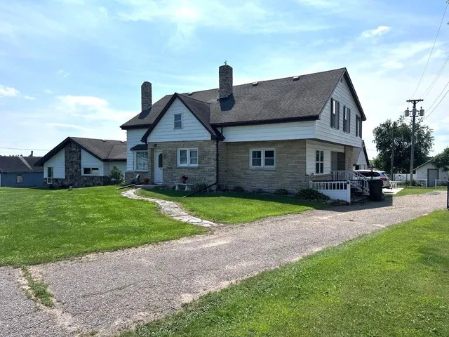 $460,000 | 1207 Kussman Road, Marion, WI 54950