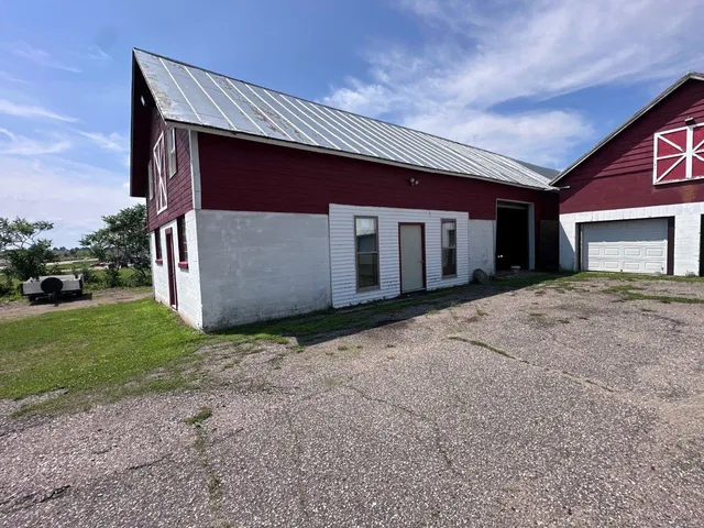 $460,000 | 1207 Kussman Road, Marion, WI 54950