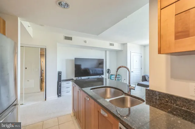 $265,000 | 2451 Midtown Avenue, Unit 1118, Alexandria, VA 22303