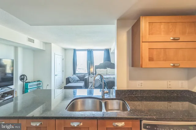 $265,000 | 2451 Midtown Avenue, Unit 1118, Alexandria, VA 22303