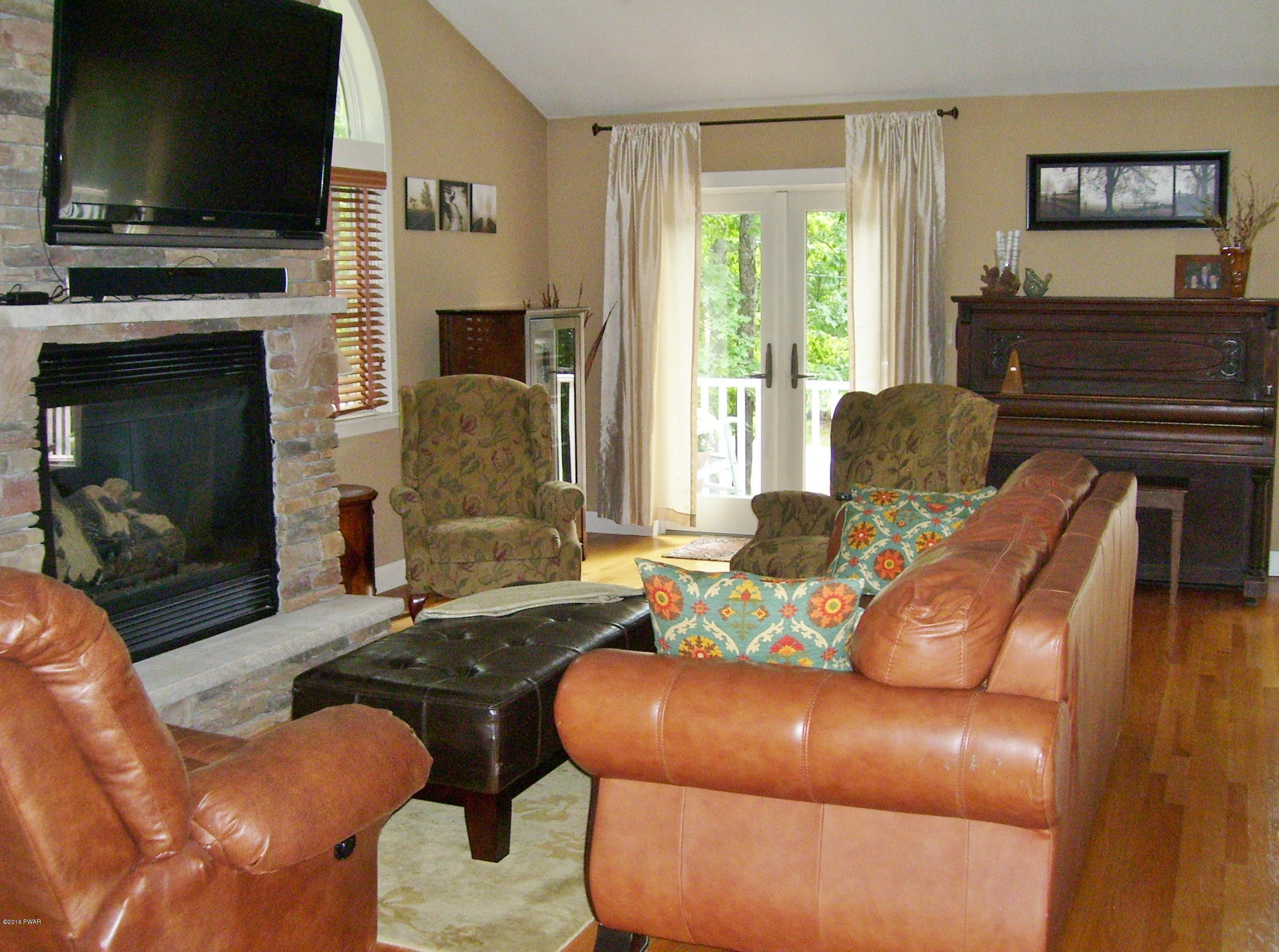 261 Oak Hill Road Hawley, PA 18428 - Photo 30 of 92 Great Room