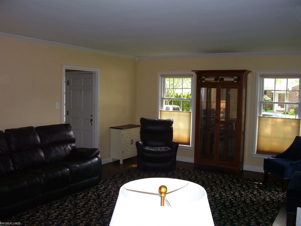 680 Hampton Road Grosse Pointe Woods, MI 48236 - Photo 17 of 44