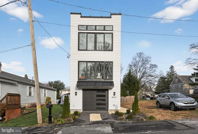 $998,999 | 203 Church Street, Wayne, PA 19087