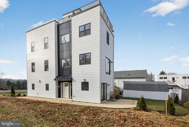 $998,999 | 203 Church Street, Wayne, PA 19087