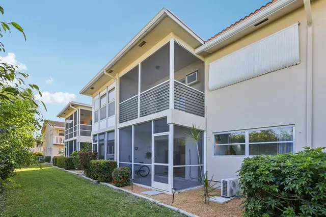 $169,900 | 2131 Northeast 42nd Court, Unit 106E, Lighthouse Point, FL 33064