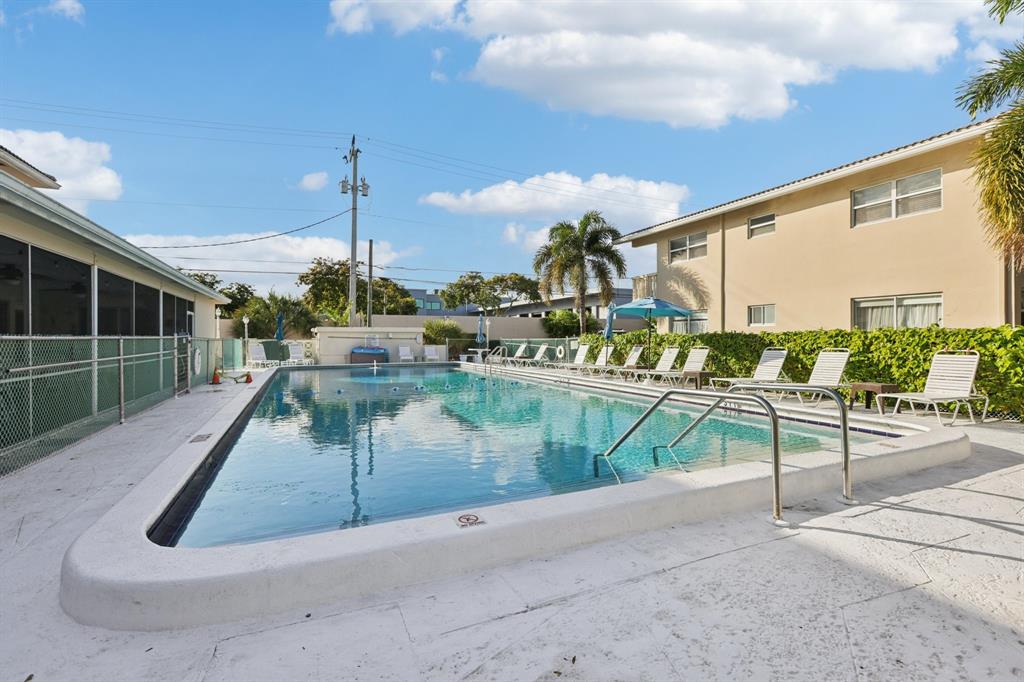 2131 Northeast 42nd Court, Unit 106E Lighthouse Point, FL 33064 - Photo 31 of 33