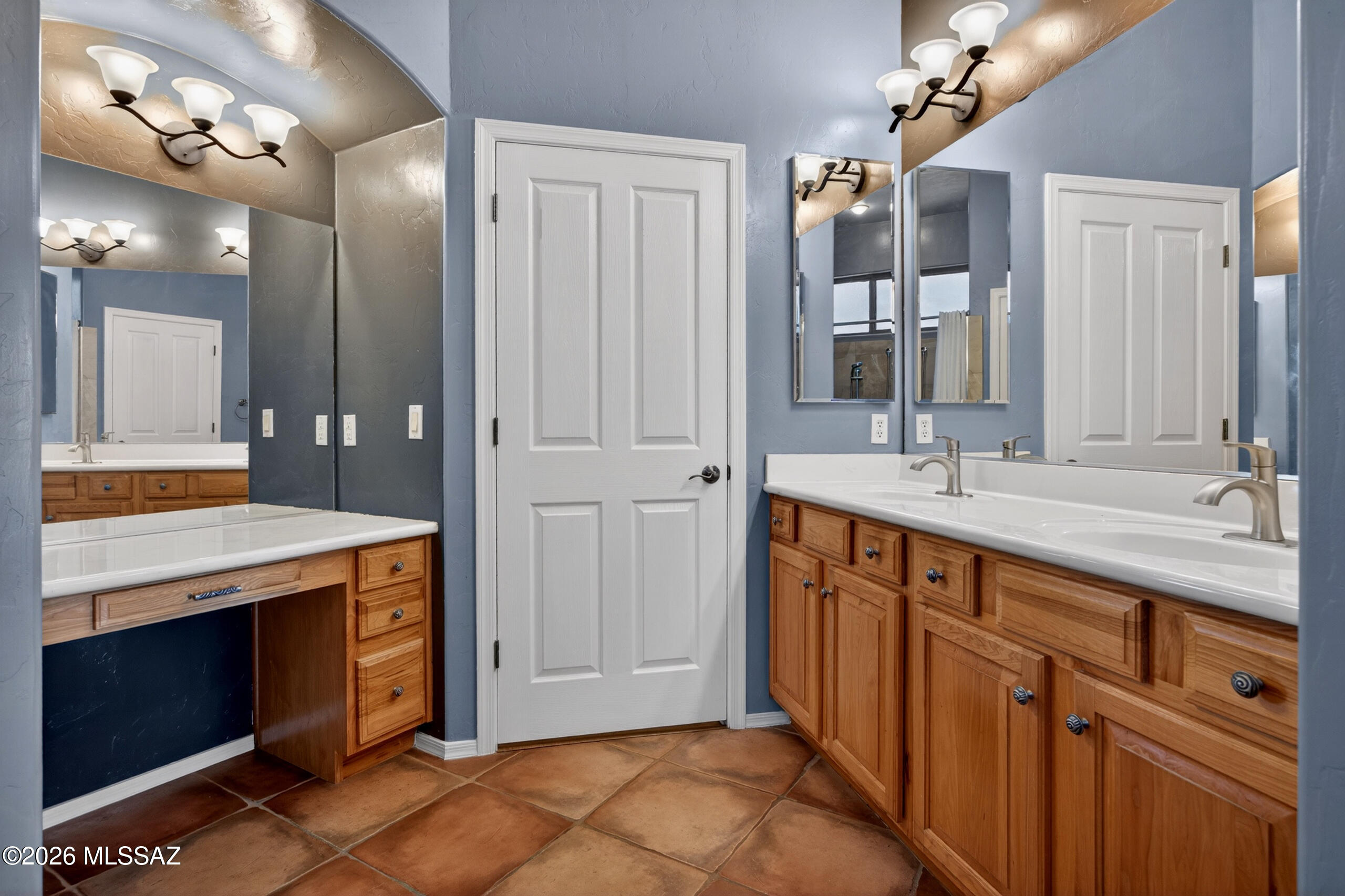10831 South Heart Break Ridge Place Vail, AZ 85641 - Photo 29 of 41 Main Bathroom