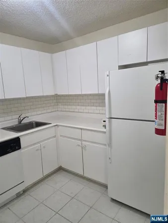 $219,000 | 2100 Linwood Avenue, Unit 23D, Fort Lee, NJ 07024