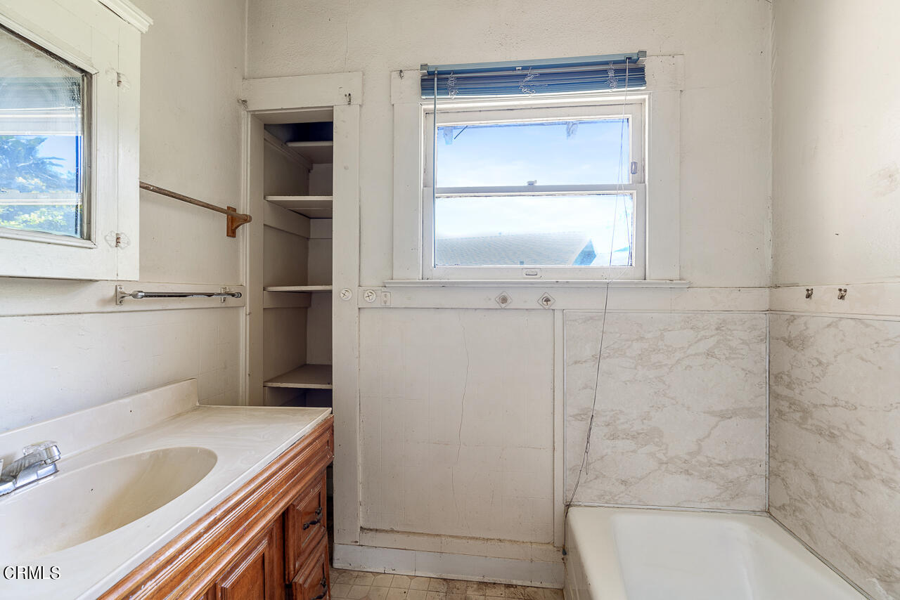 1118 Sunset Avenue Pasadena, CA 91103 - Photo 17 of 24 egpimaging_1118SunsetAve_018_OTHERMLS