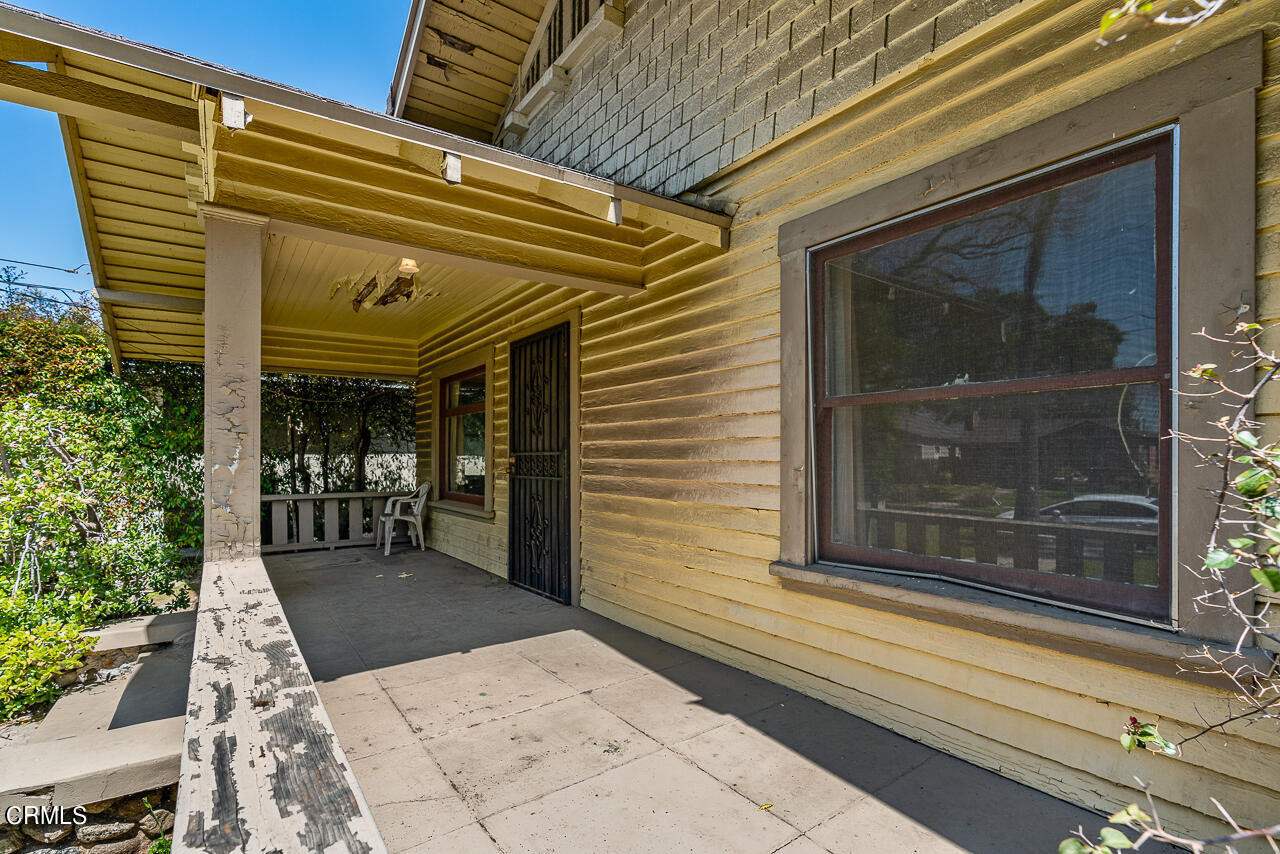 1118 Sunset Avenue Pasadena, CA 91103 - Photo 4 of 24 egpimaging_1118SunsetAve_005_OTHERMLS