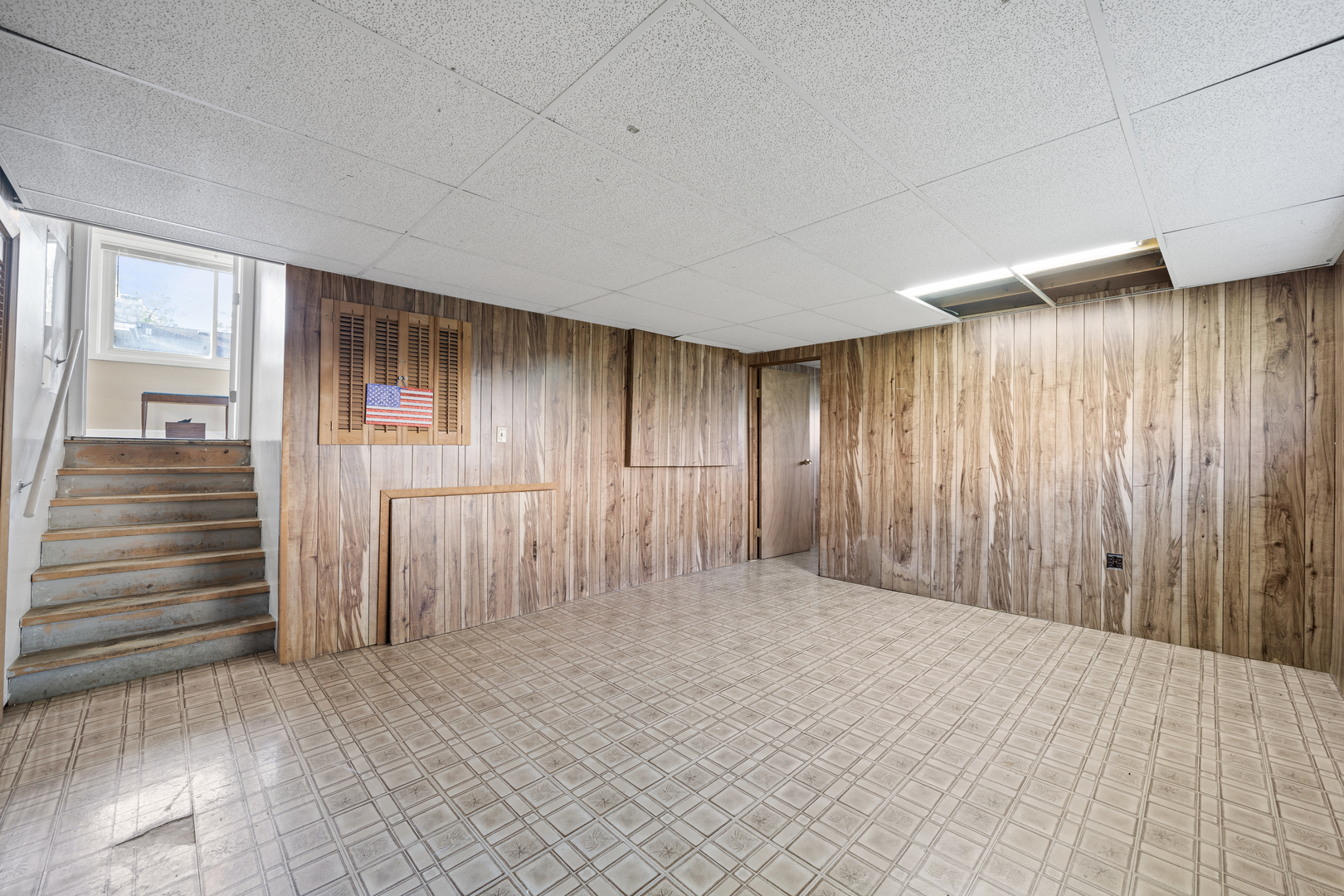481 North Willow Road Elmhurst, IL 60126 - Photo 13 of 21 a view of a livingroom with a staircase