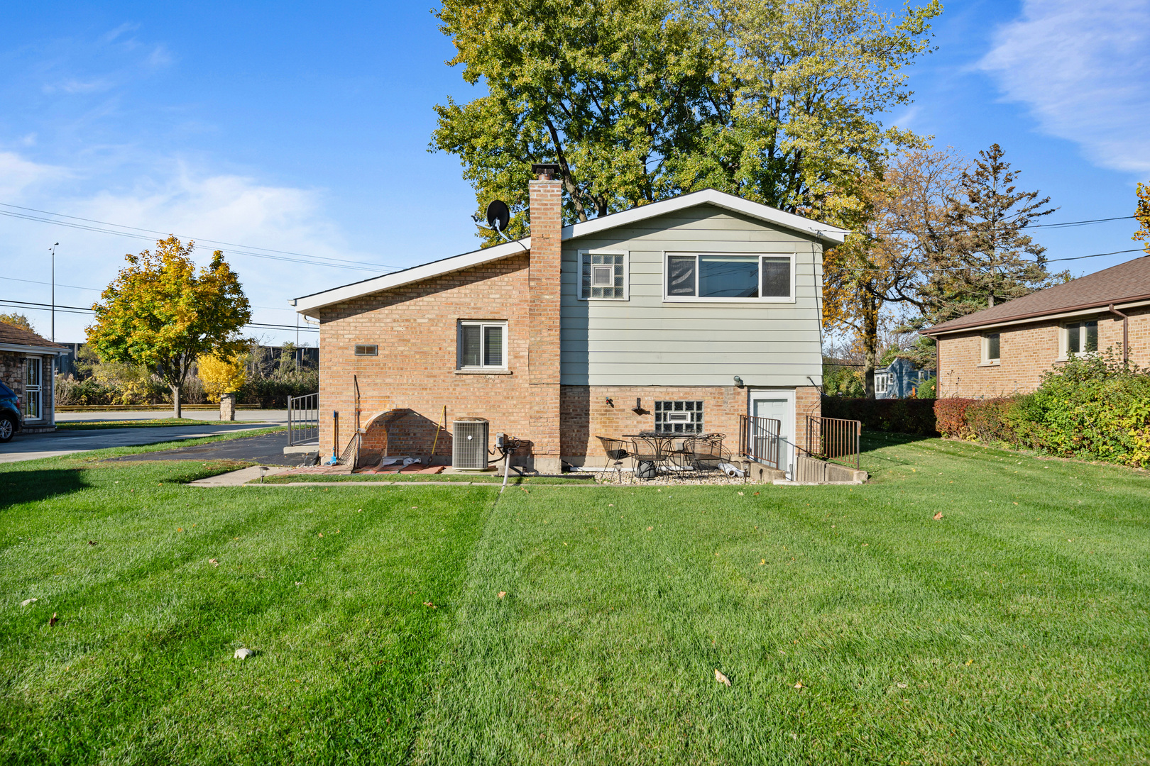 481 North Willow Road Elmhurst, IL 60126 - Photo 17 of 21 a view of a house with a backyard