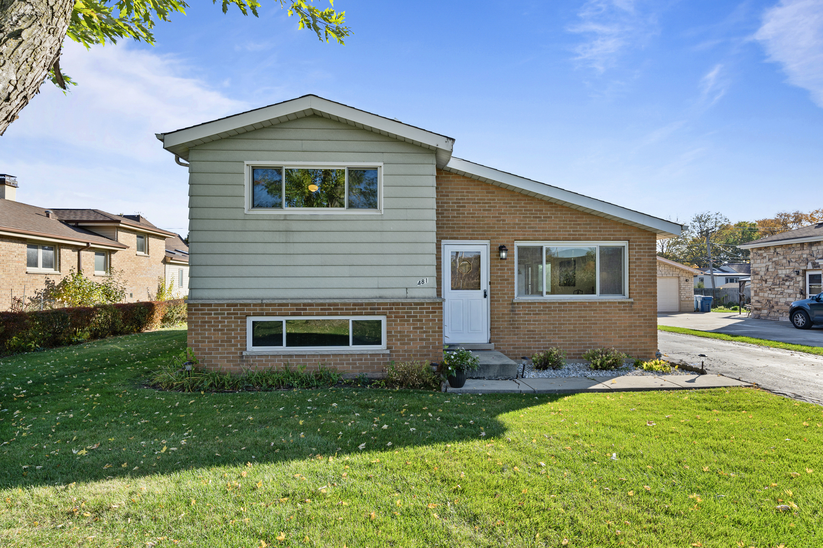 481 North Willow Road Elmhurst, IL 60126 - Photo 18 of 21 a front view of a house with garden