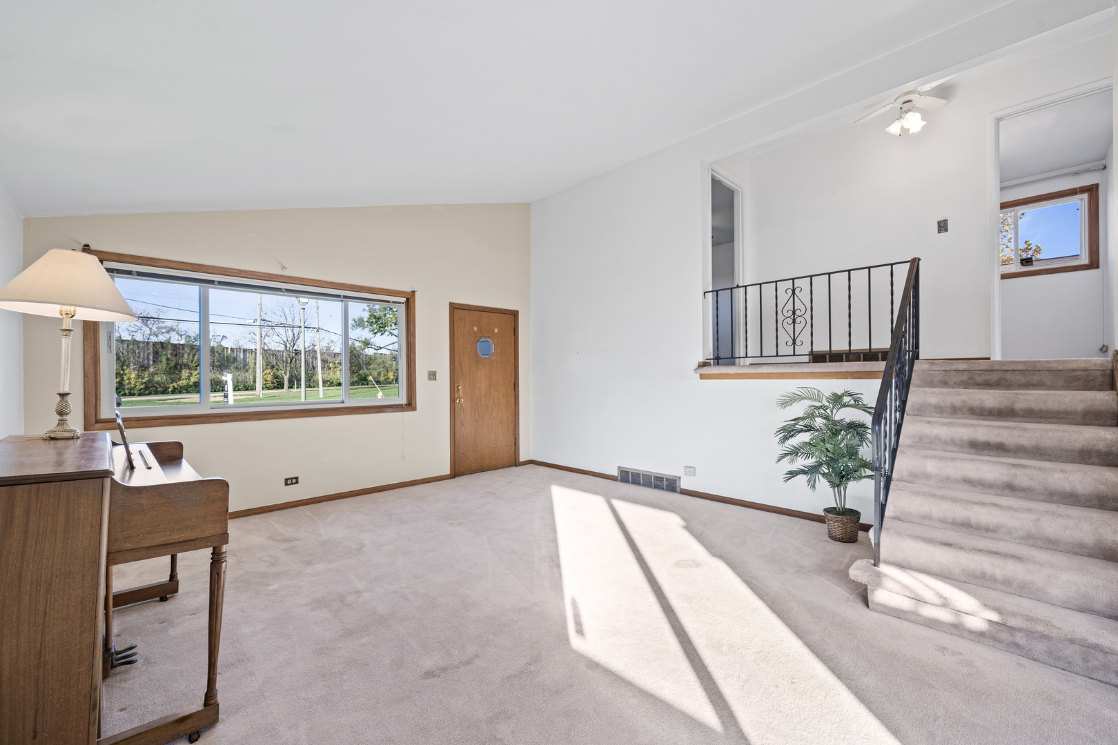 481 North Willow Road Elmhurst, IL 60126 - Photo 5 of 21 a view of an entryway with wooden floor