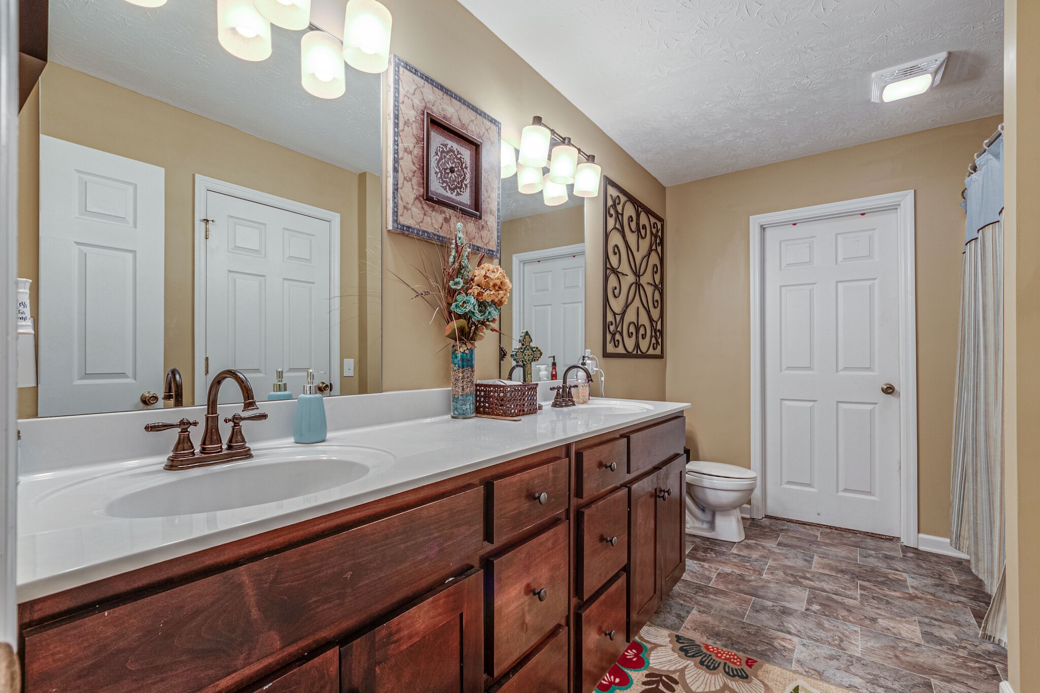 5 Roberts Lane Lebanon, TN 37087 - Photo 14 of 23 a bathroom with a sink a mirror and a toilet