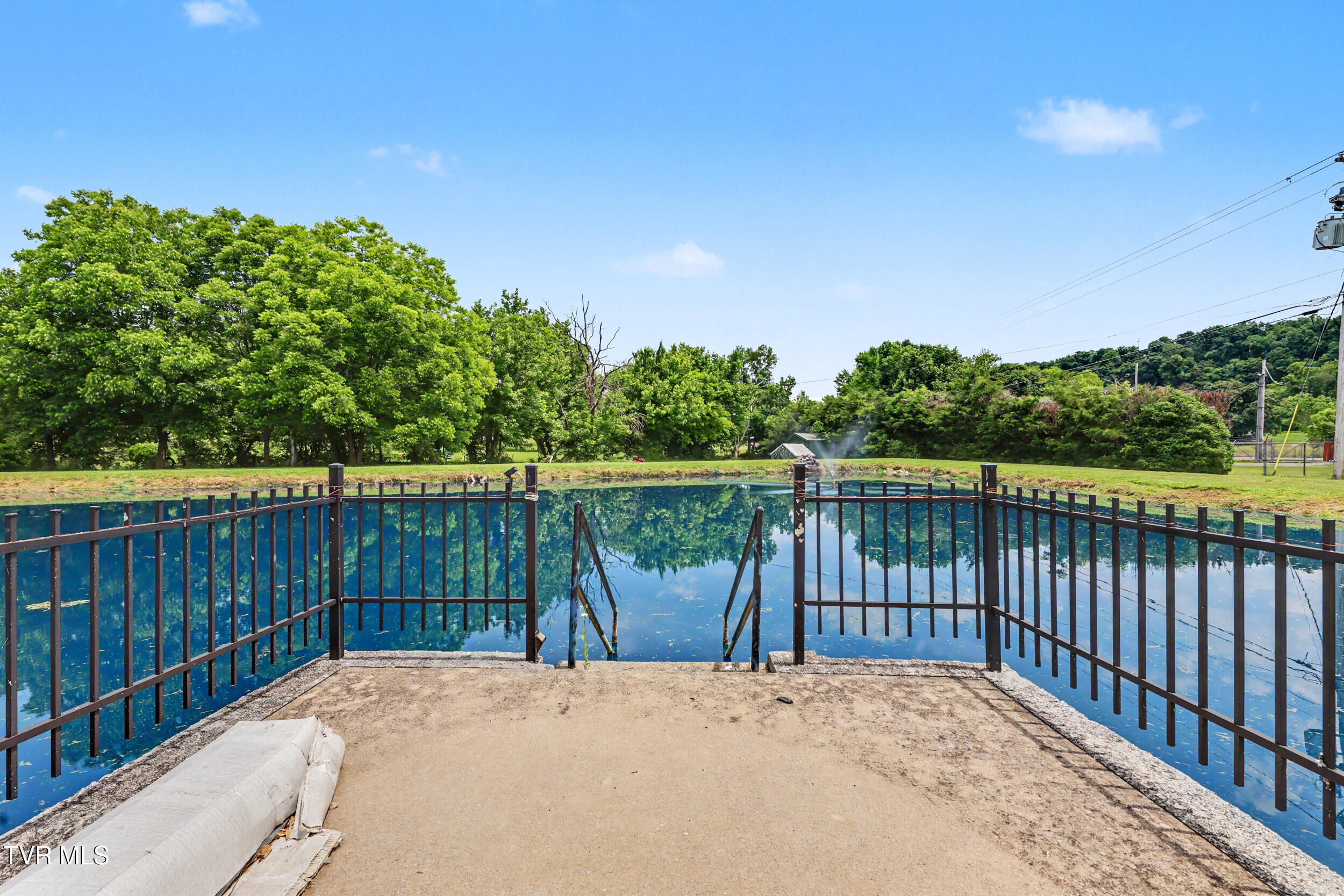 1435 Holly Creek Road Greeneville, TN 37745 - Photo 9 of 71 7_img_0228