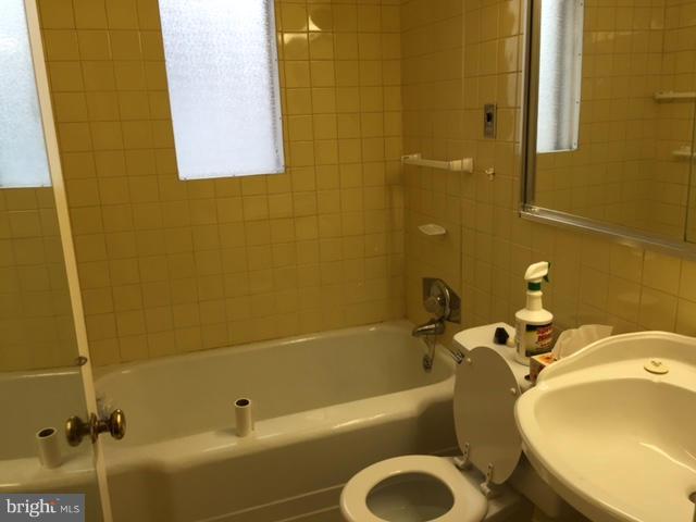 508 Elmwood Road Baltimore, MD 21206 - Photo 7 of 23 Bath