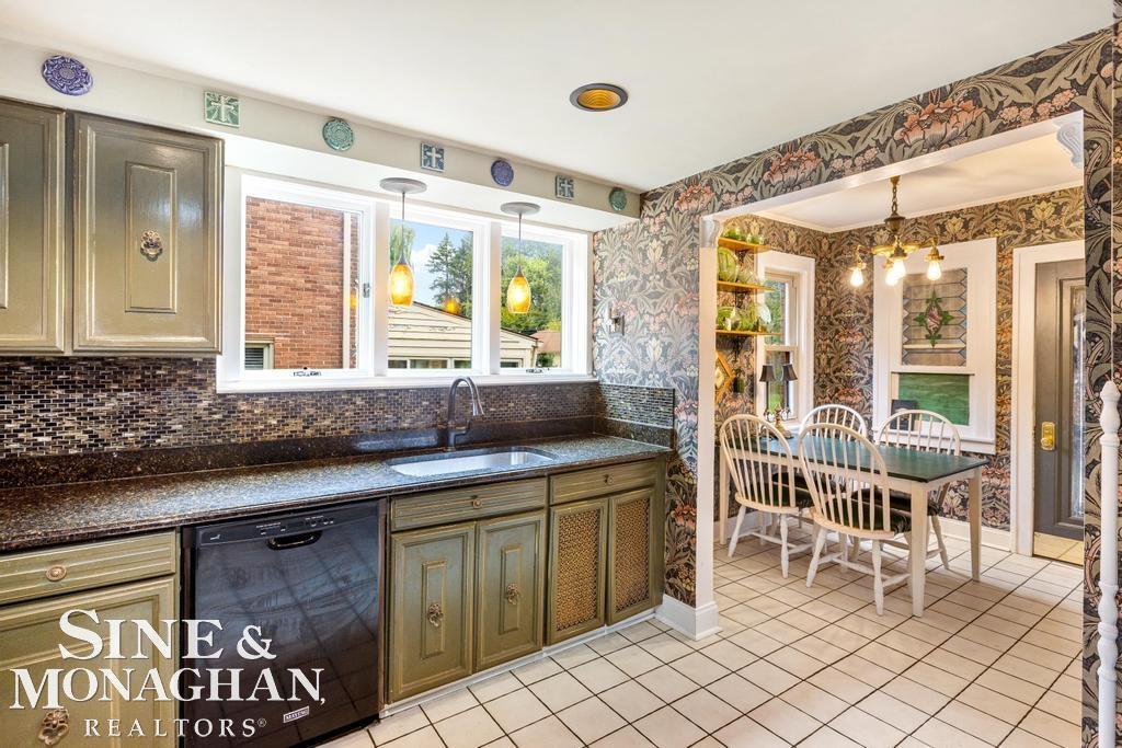 1410 Buckingham Road Grosse Pointe Park, MI 48230 - Photo 11 of 41