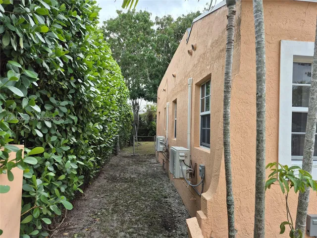 a view of a back yard of the house