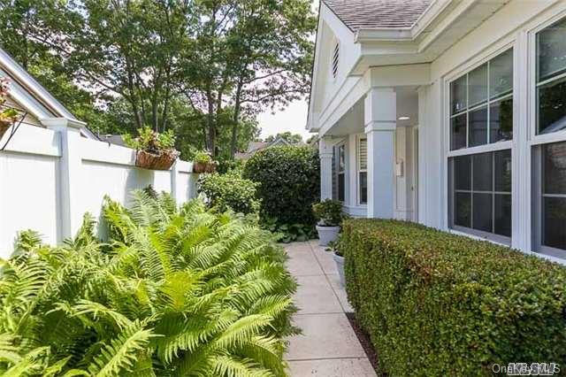 2 Huntington Court Ridge, NY 11961 - Photo 1 of 1 Entrance