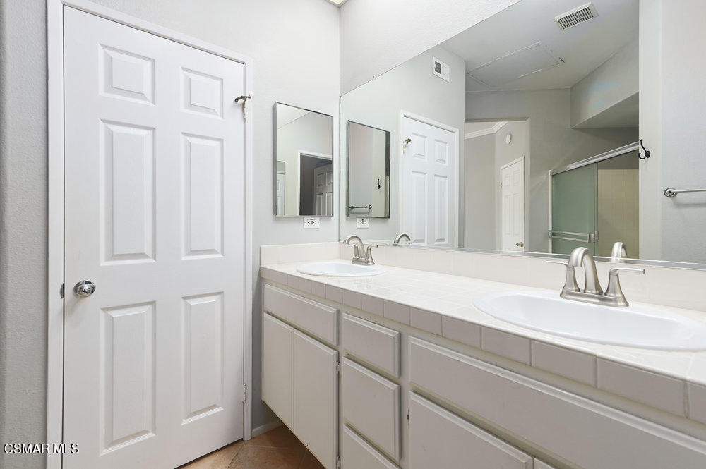 11523 Treeview Court Moorpark, CA 93021 - Photo 16 of 27 024_11523_treeview_court_024