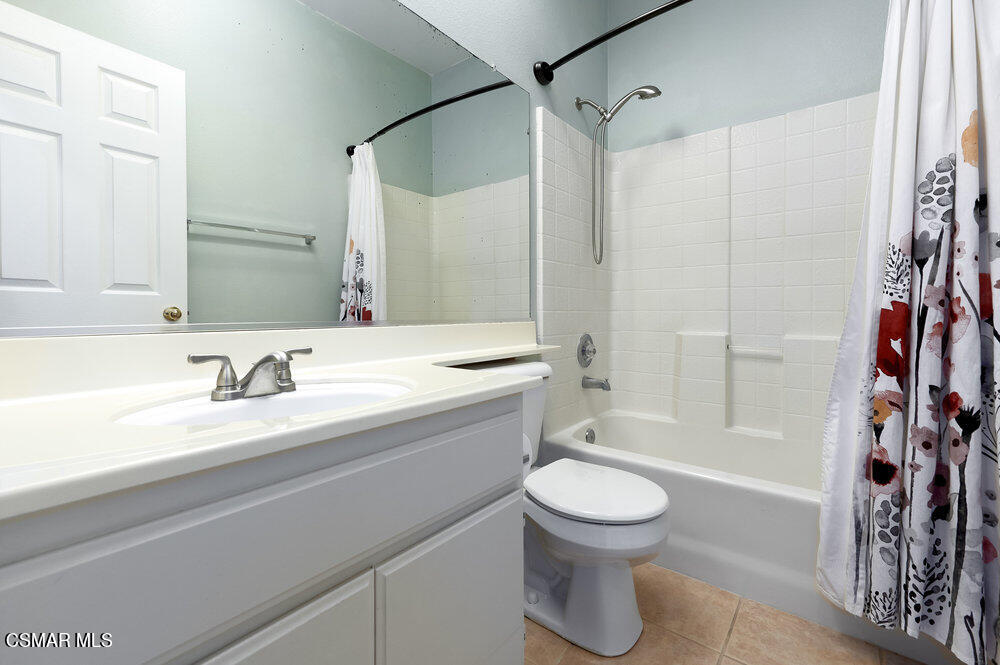 11523 Treeview Court Moorpark, CA 93021 - Photo 20 of 27 027_11523_treeview_court_027