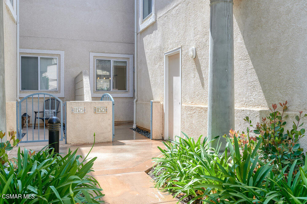 11523 Treeview Court Moorpark, CA 93021 - Photo 26 of 27 040_11523_treeview_court_036