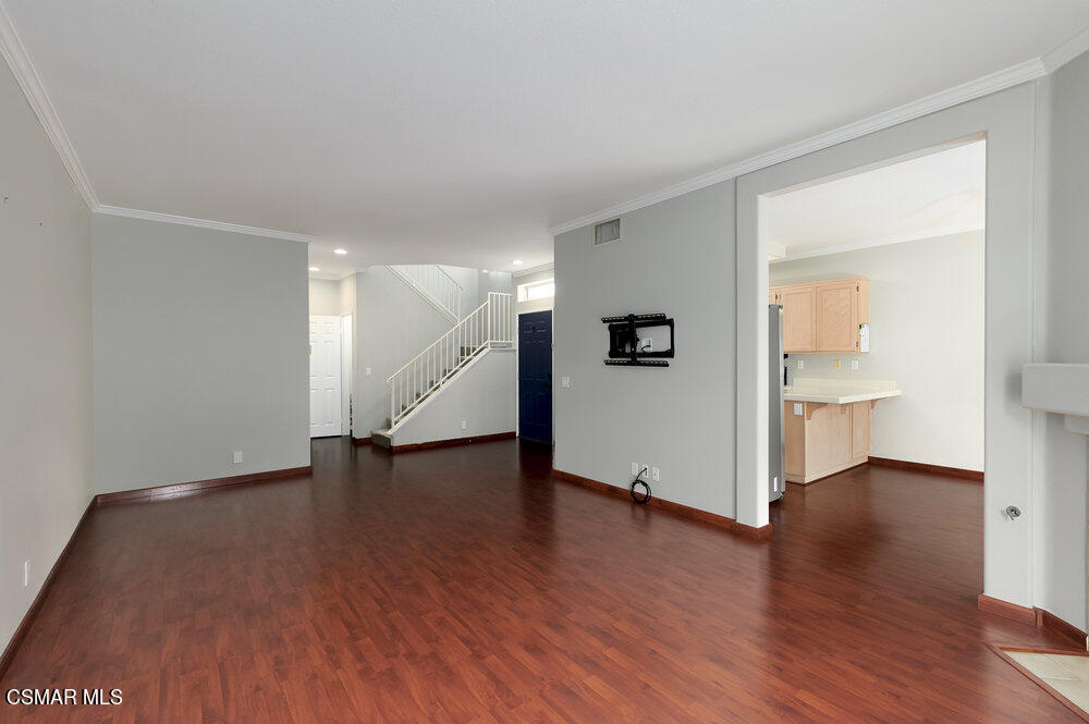 005_11523_treeview_court_005