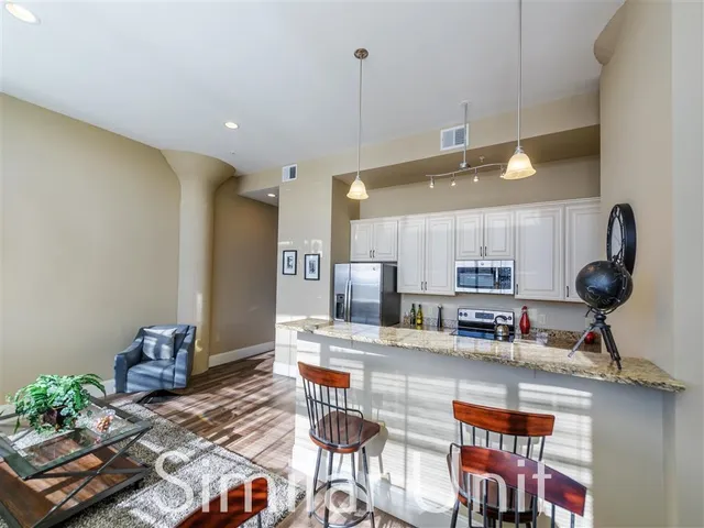 $2,205 | 34 Franklin Street, Unit 328, Nashua, NH 03064