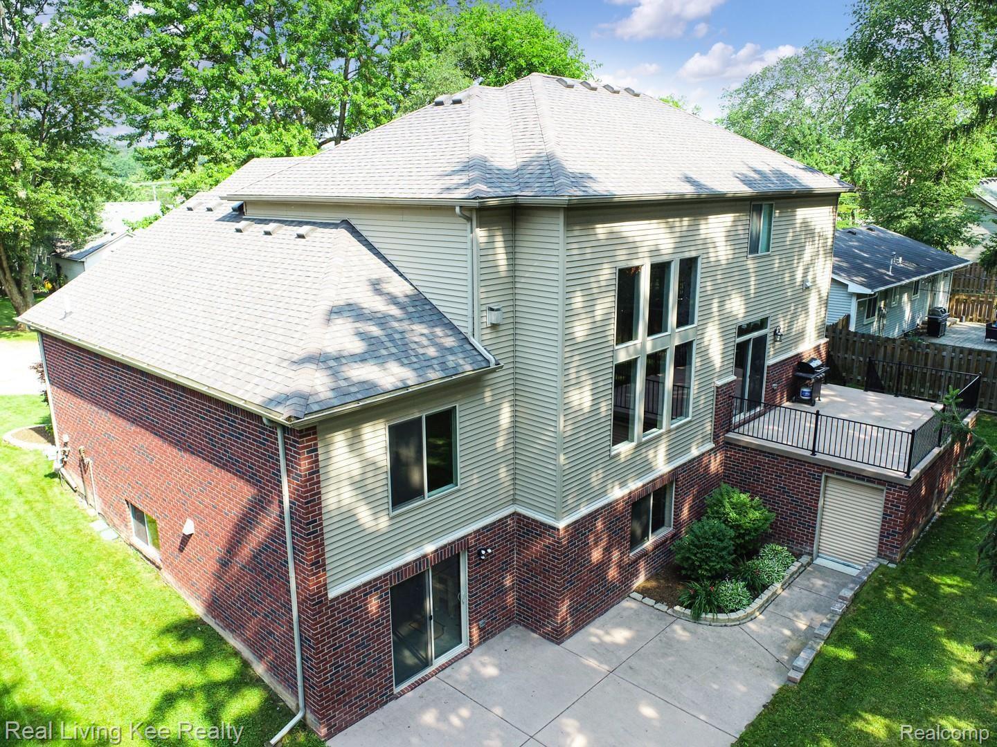557 Curzon Road Rochester, MI 48307 - Photo 60 of 66 Great outdoor space with upper and lower patios