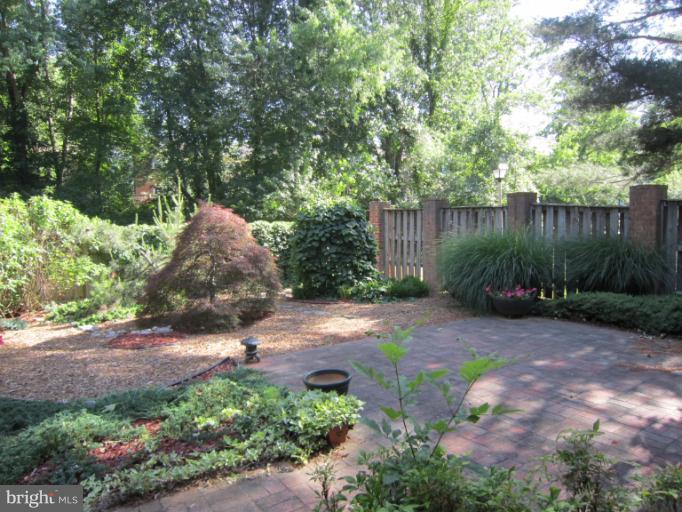 810 Tapawingo Road Southwest Vienna, VA 22180 - Photo 14 of 20 Exterior (General)