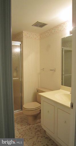 810 Tapawingo Road Southwest Vienna, VA 22180 - Photo 9 of 20 Bath