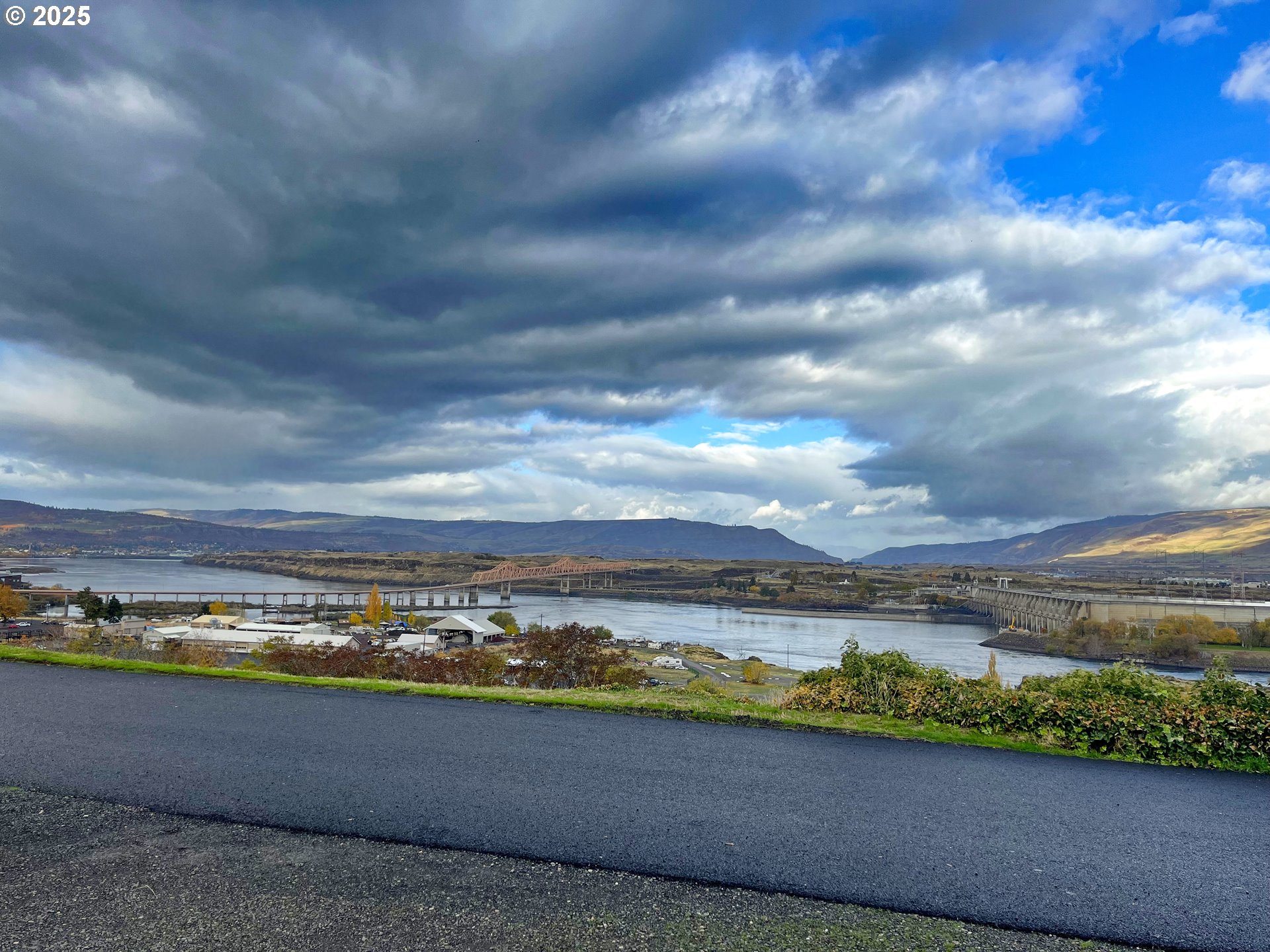 3564 East 2nd Street, Unit 33 The Dalles, OR 97058 - Photo 3 of 15 a view of an ocean and beach