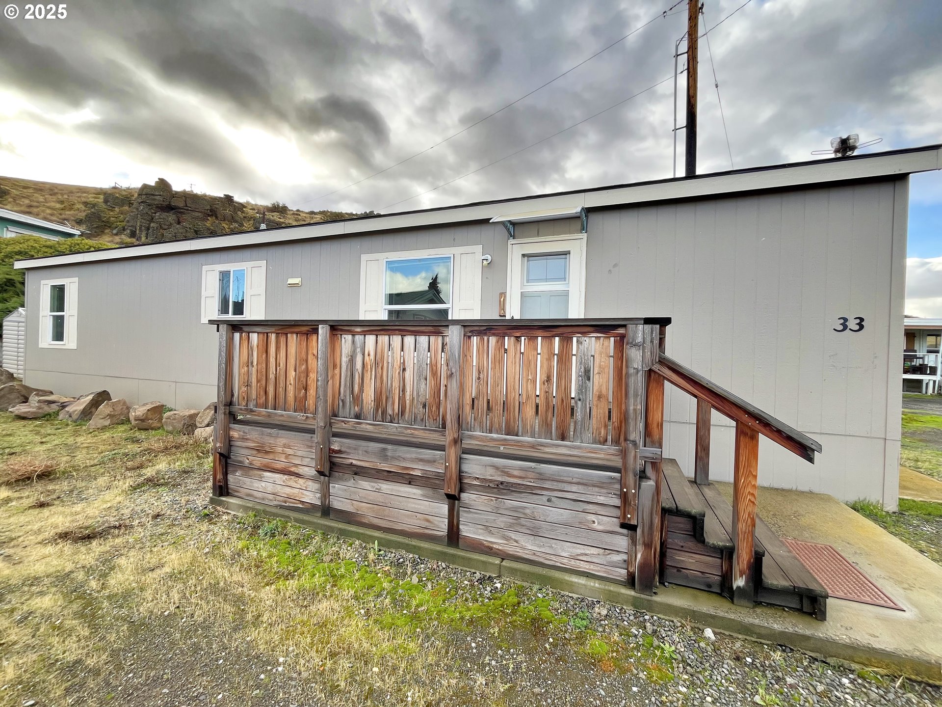 3564 East 2nd Street, Unit 33 The Dalles, OR 97058 - Photo 6 of 15 a view of backyard with deck