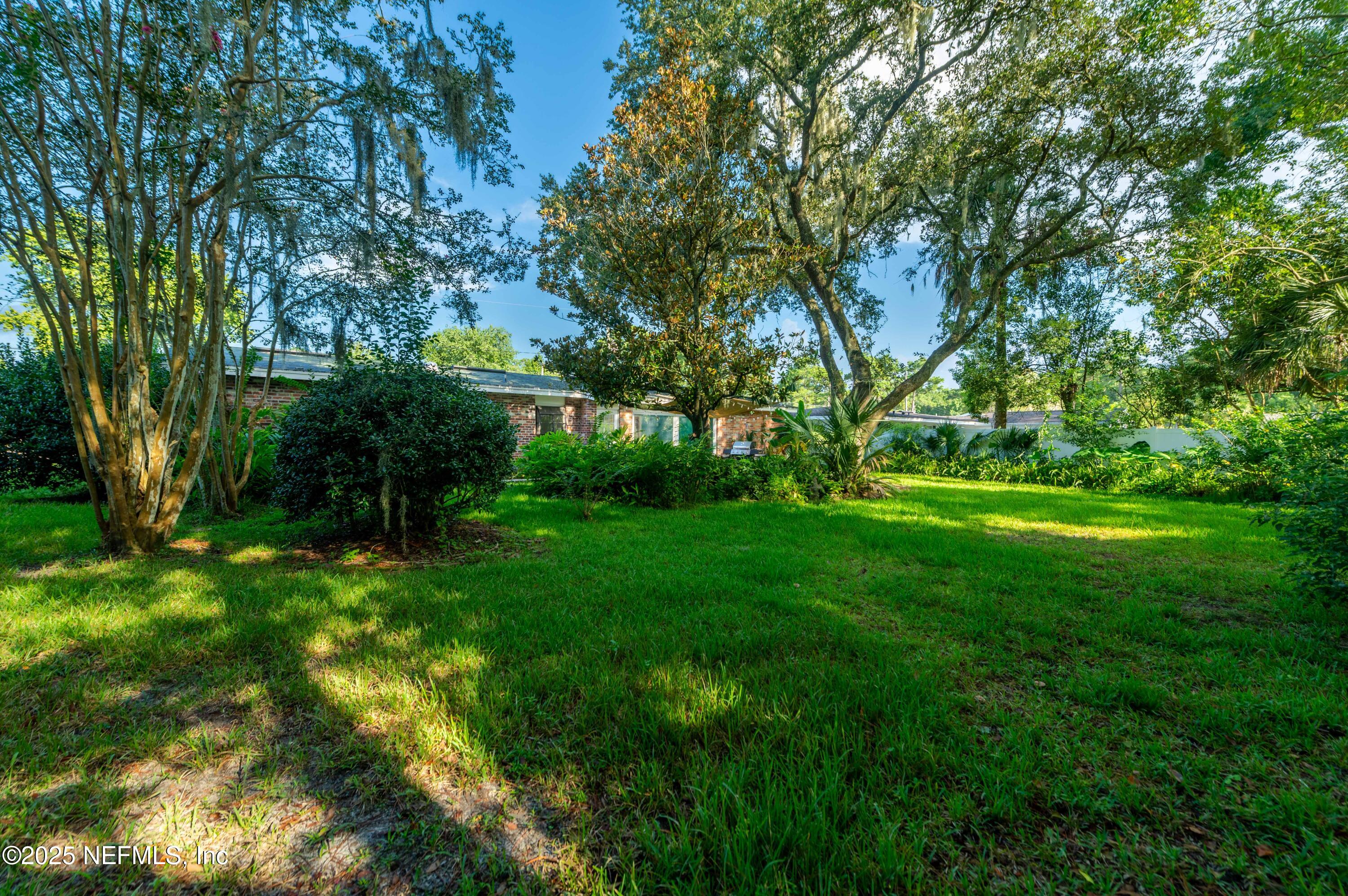 723 Montego Road West Jacksonville, FL 32216 - Photo 6 of 34 2025_08_18 723 Montego Rd W-16-backyard