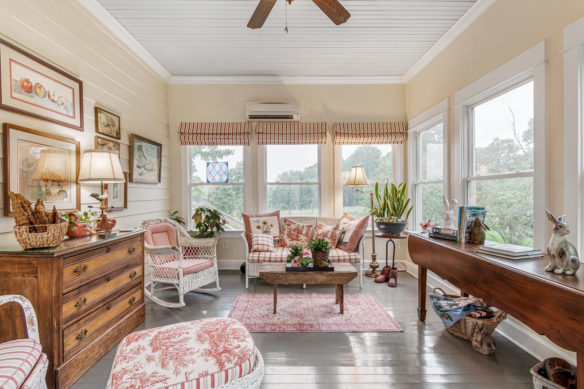 4540 Peytonsville Road Franklin, TN 37064 - Photo 67 of 84 a living room with furniture and a large window