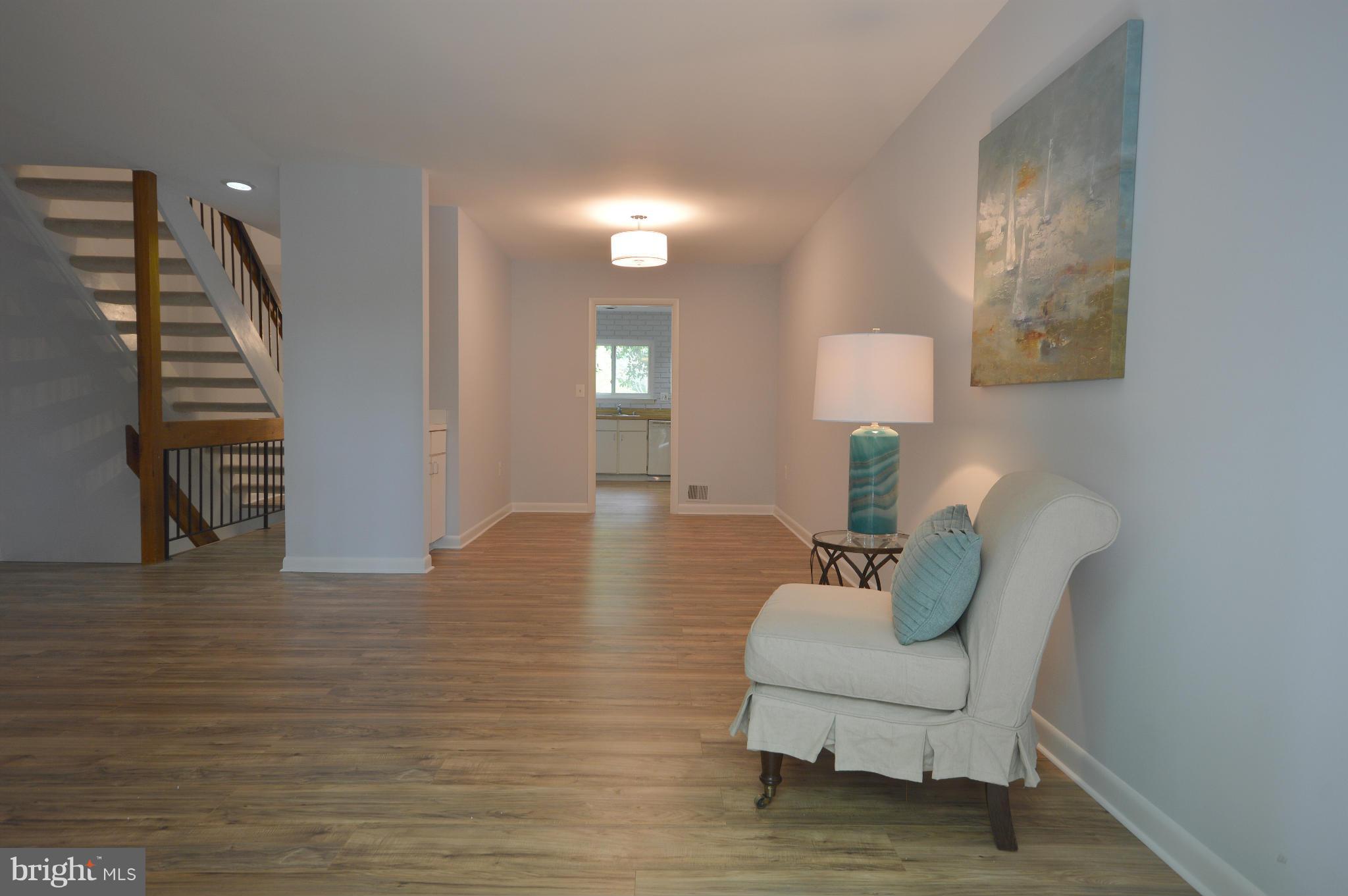 1907 Winterport Cluster Reston, VA 20191 - Photo 8 of 30 Living Room