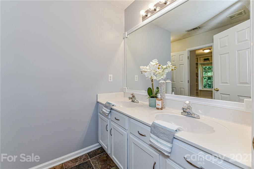 4419 Garris Road Charlotte, NC 28209 - Photo 18 of 32 Gallery Image 18