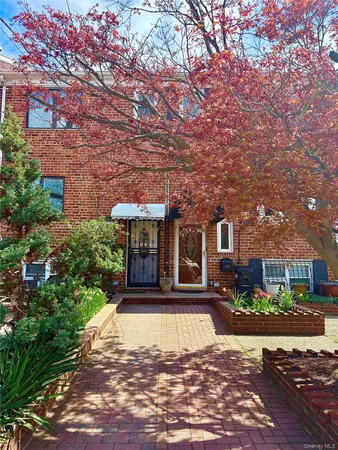 $1,700 | 61-33 69th Street, Unit 1 | Middle Village