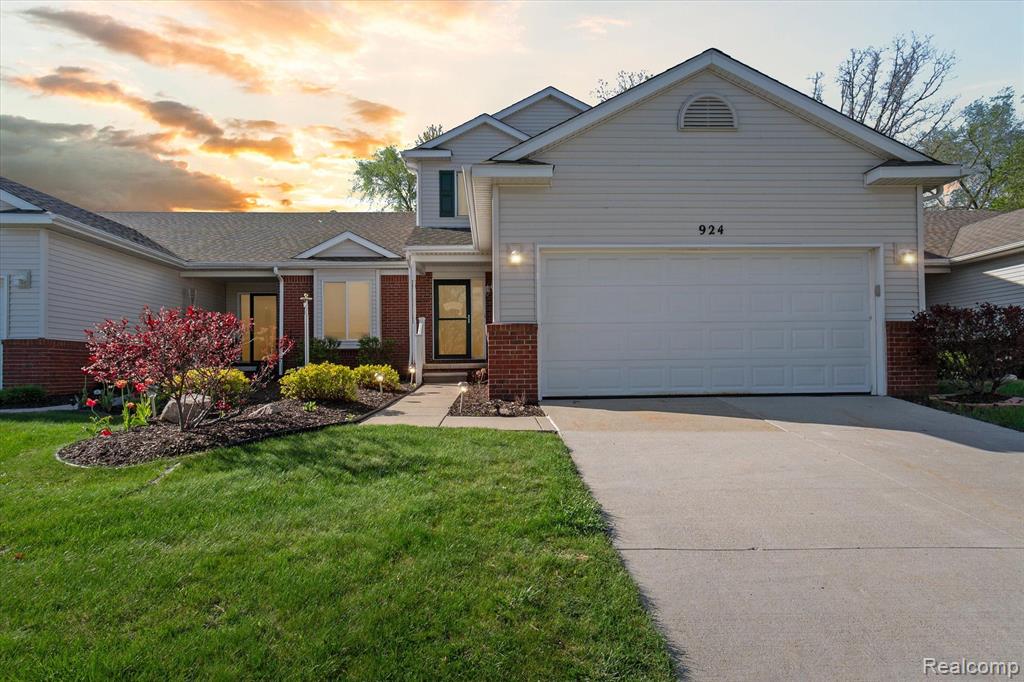 924 Spirea Howell, MI 48843 - Photo 1 of 43 Gallery Image 1