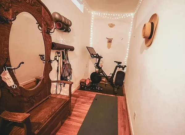 a very nice looking room with many windows