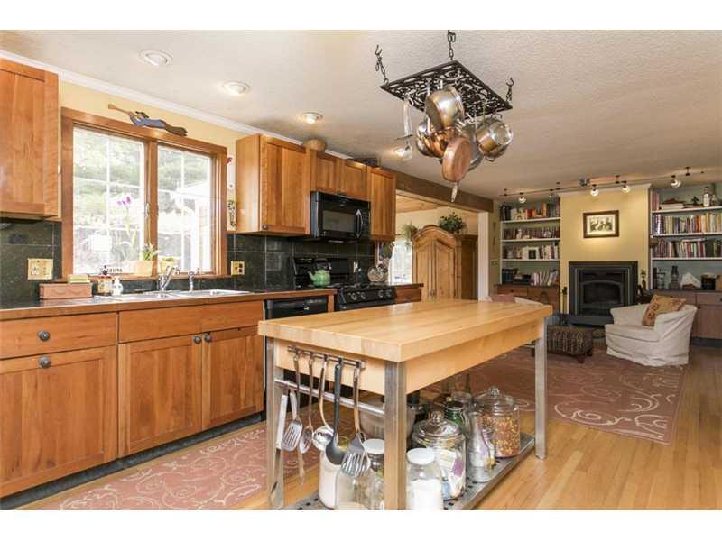 56 Ryder Road Yarmouth, ME 04096 - Photo 7 of 35 Kitchen. View of sitting area with...