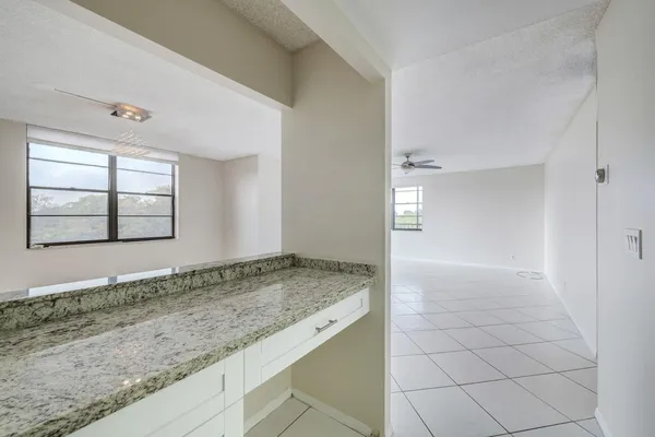 $2,550 | 3900 North Hills Drive, Unit 409, Hollywood, FL 33021