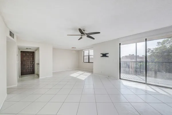 $2,550 | 3900 North Hills Drive, Unit 409, Hollywood, FL 33021