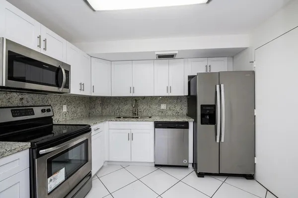 $2,550 | 3900 North Hills Drive, Unit 409, Hollywood, FL 33021