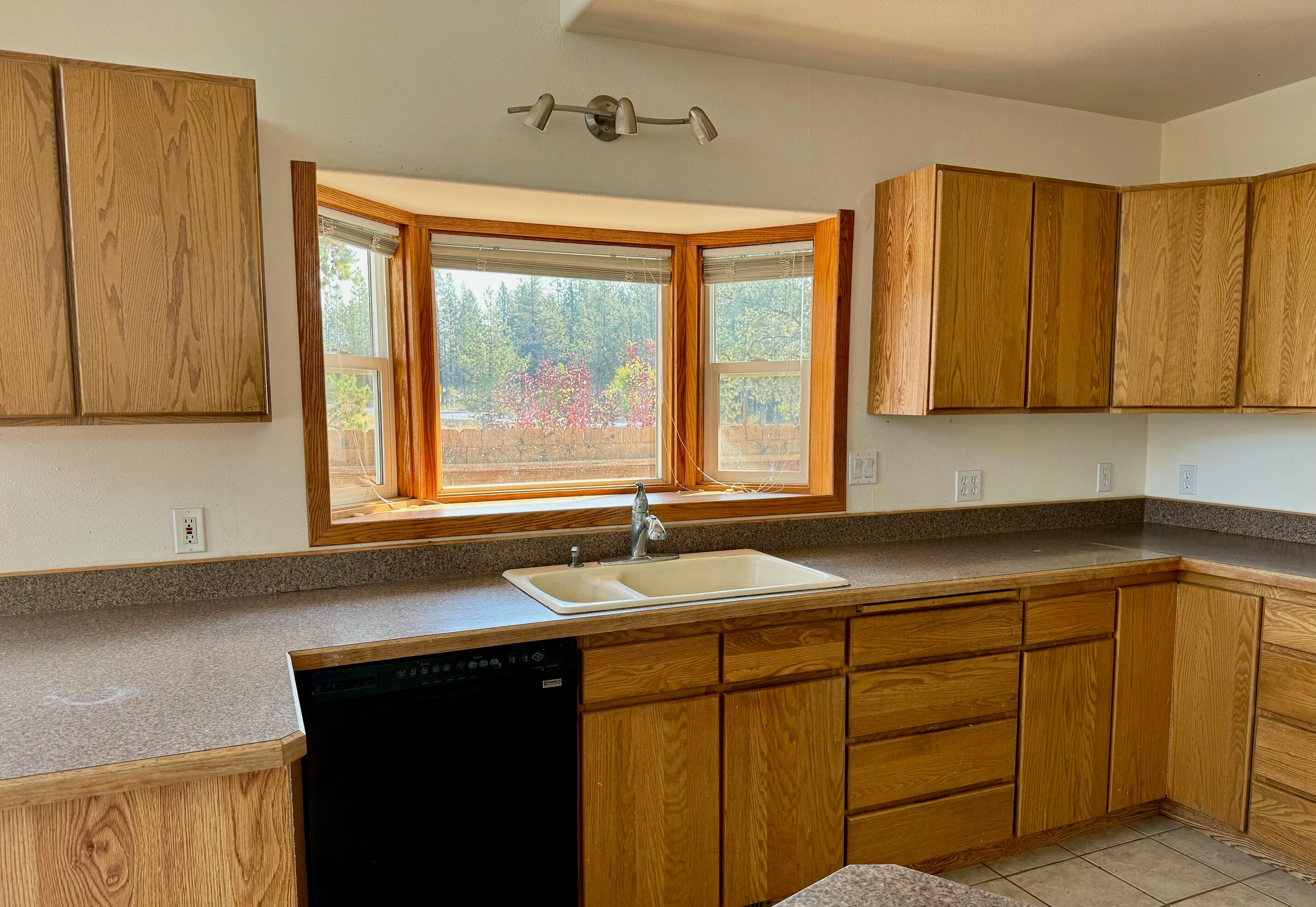 17364 Beaver Place Bend, OR 97707 - Photo 14 of 44 Lots of cabinet space