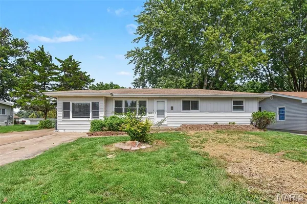 $219,900 | 1405 Del Rey Drive, Florissant, MO 63031